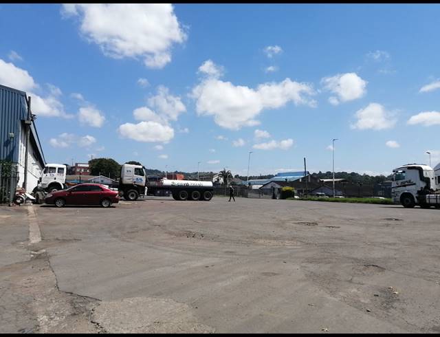 4,000M² INDUSTRIAL YARD TO LET IN NEW GERMANY